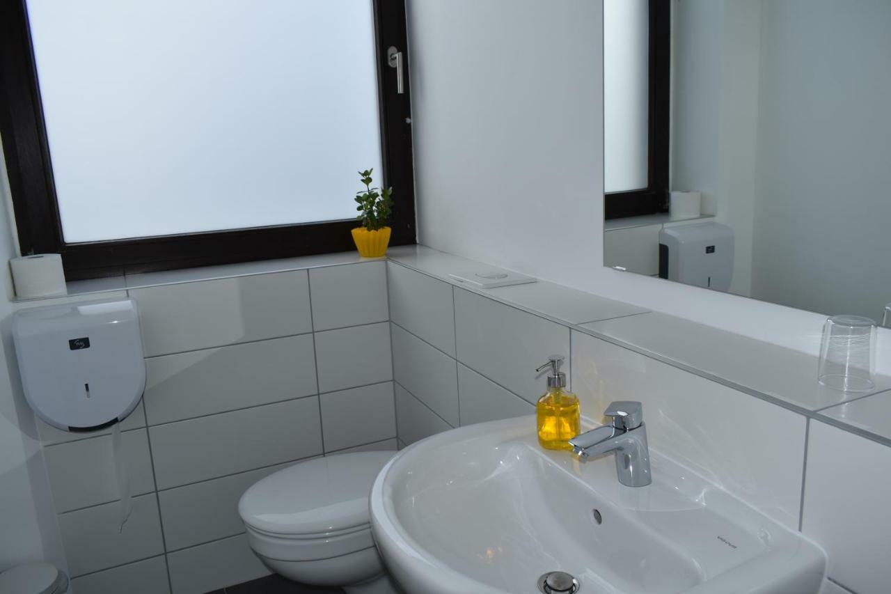 Motel Schoenefeld Гросцитен Экстерьер фото